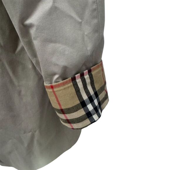 EUC Burberry Women's Hooded Trench Coat Beige Nova Check Lining Size 2 - Picture 2 of 8